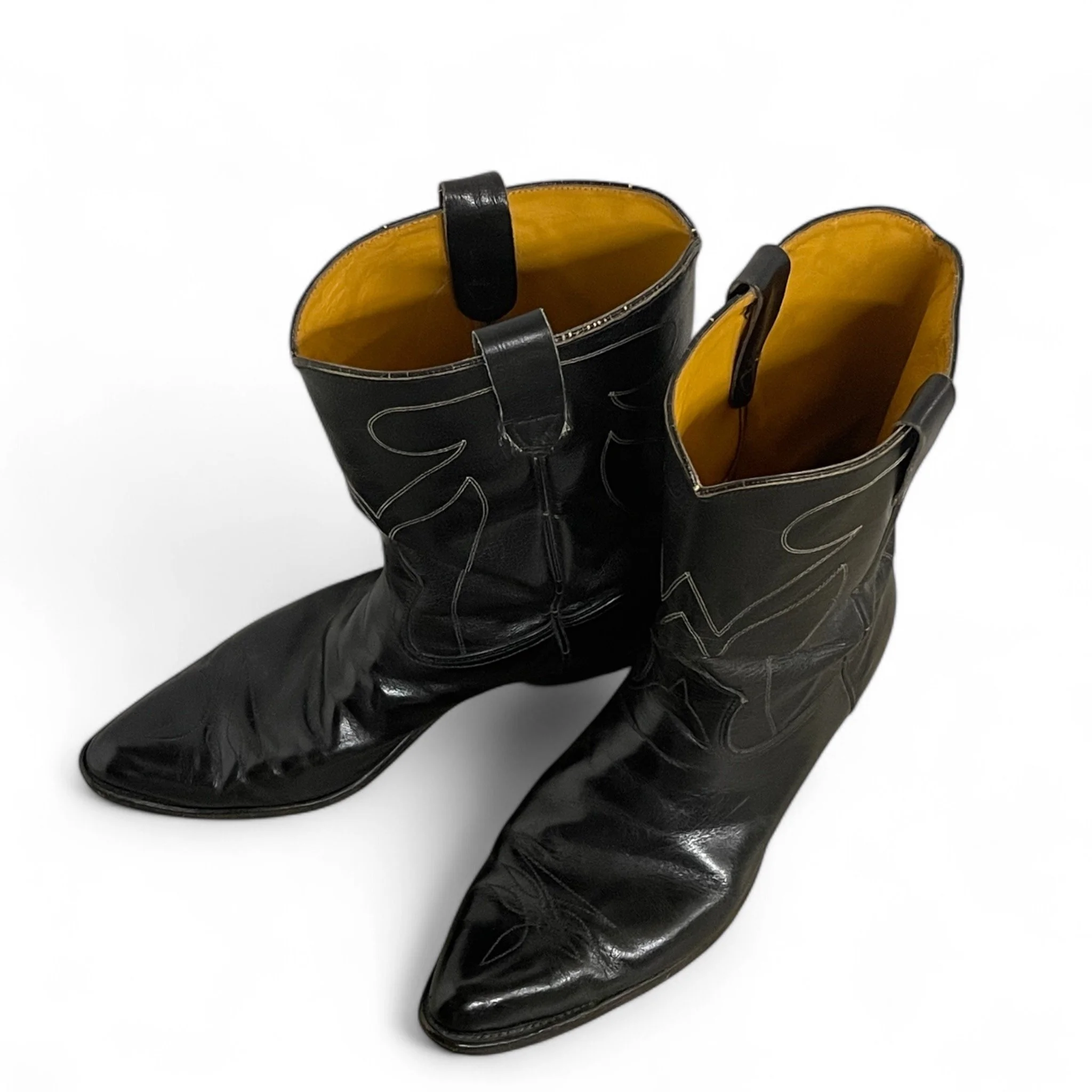 Vintage mens black leather cowboy boots by Wrangler, size 13, mid shaft, classic R toe, pull strap, minimalist stitching, western heel.