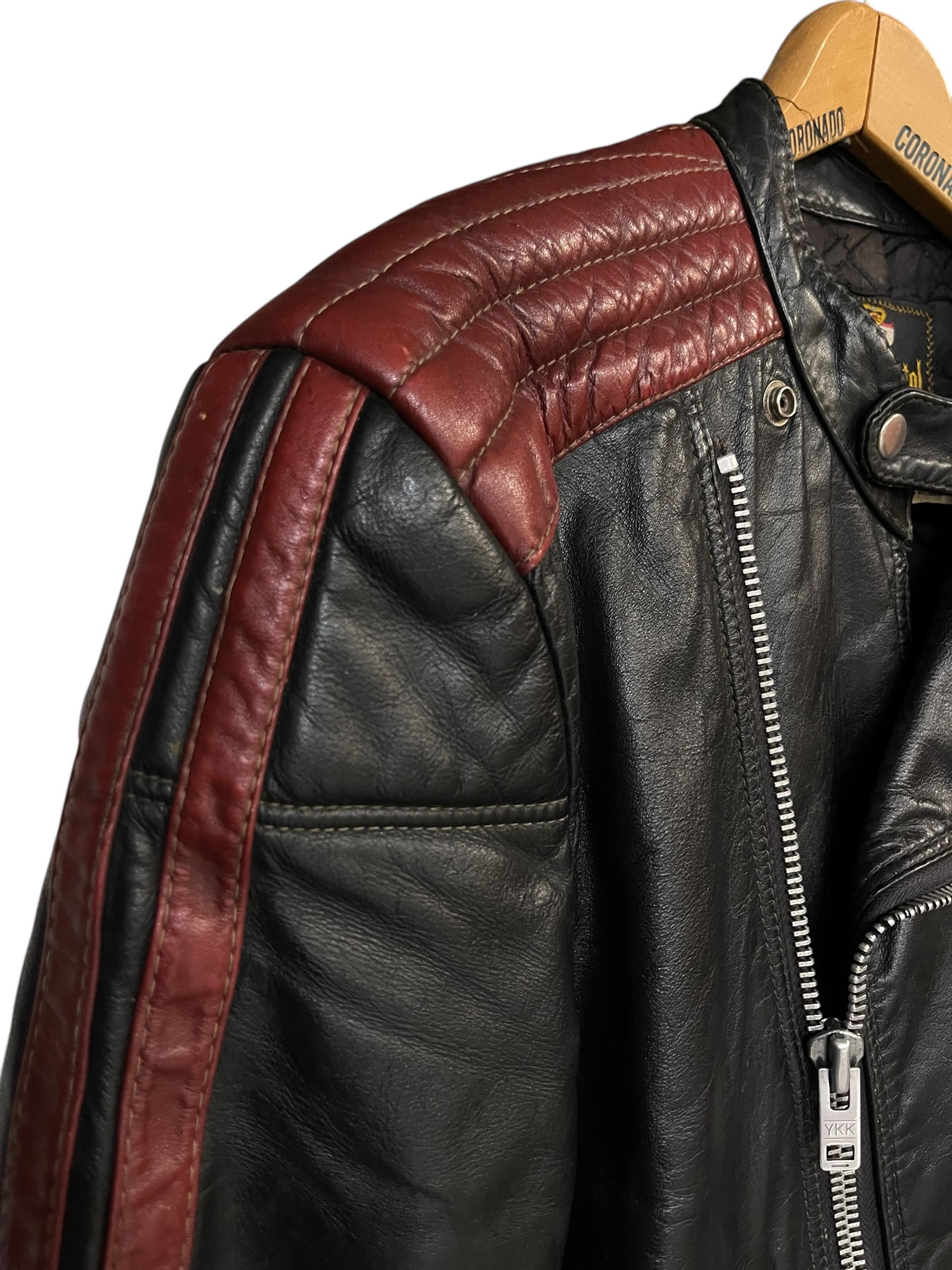 Vintage 1970s Bristol black and red leather motorcycle jacket - cafe racer, punk rock style, quilted lining, industrial zipper front closure, reinforced shoulders and elbows. Made in Canada.