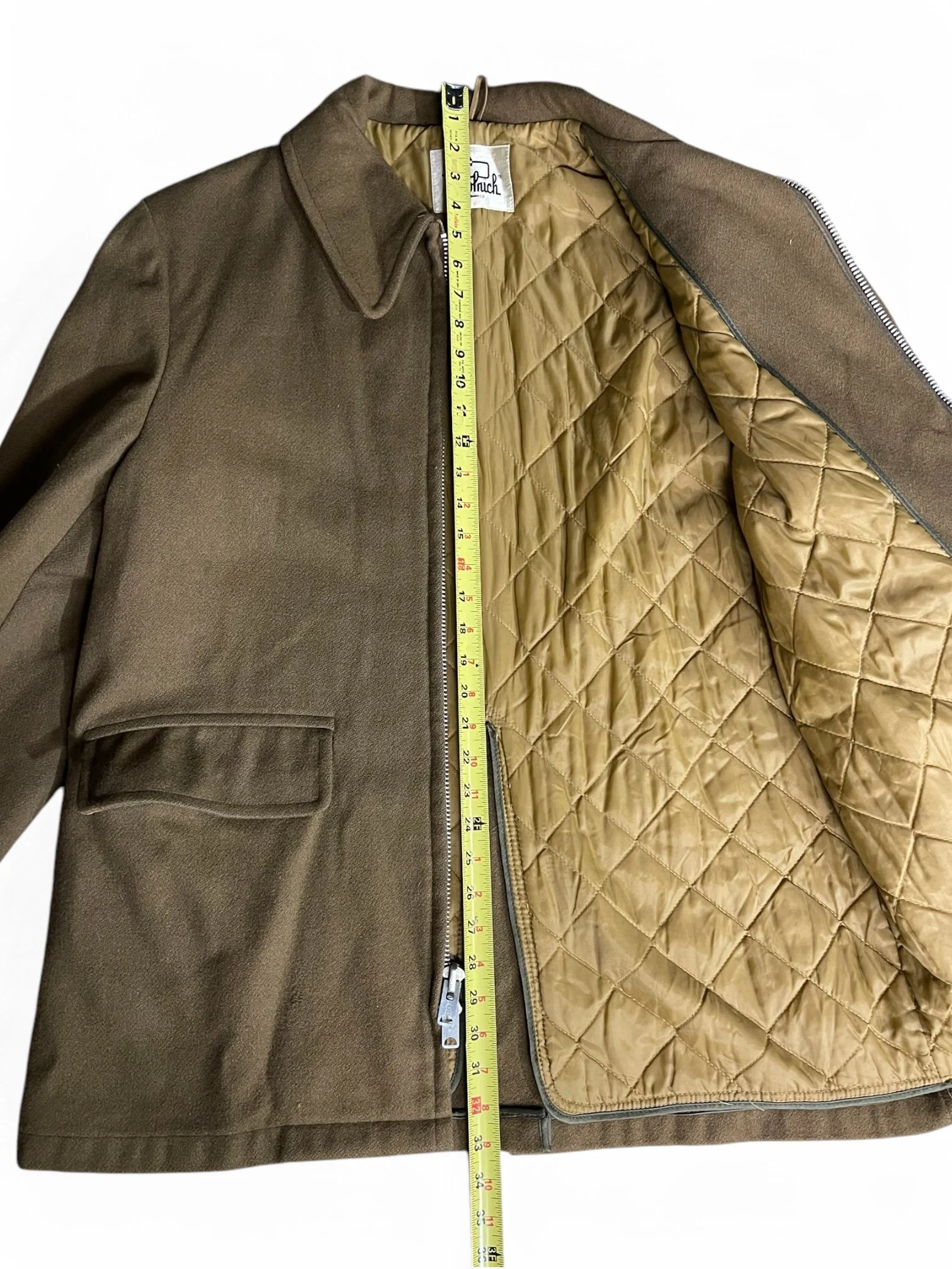 Vintage 1970s Woolrich Mens coat - size 44, solid brown, made in USA. Classic wool coat, fully lined, two-way zipper closure, front pockets. Timeless and durable mid century outerwear.