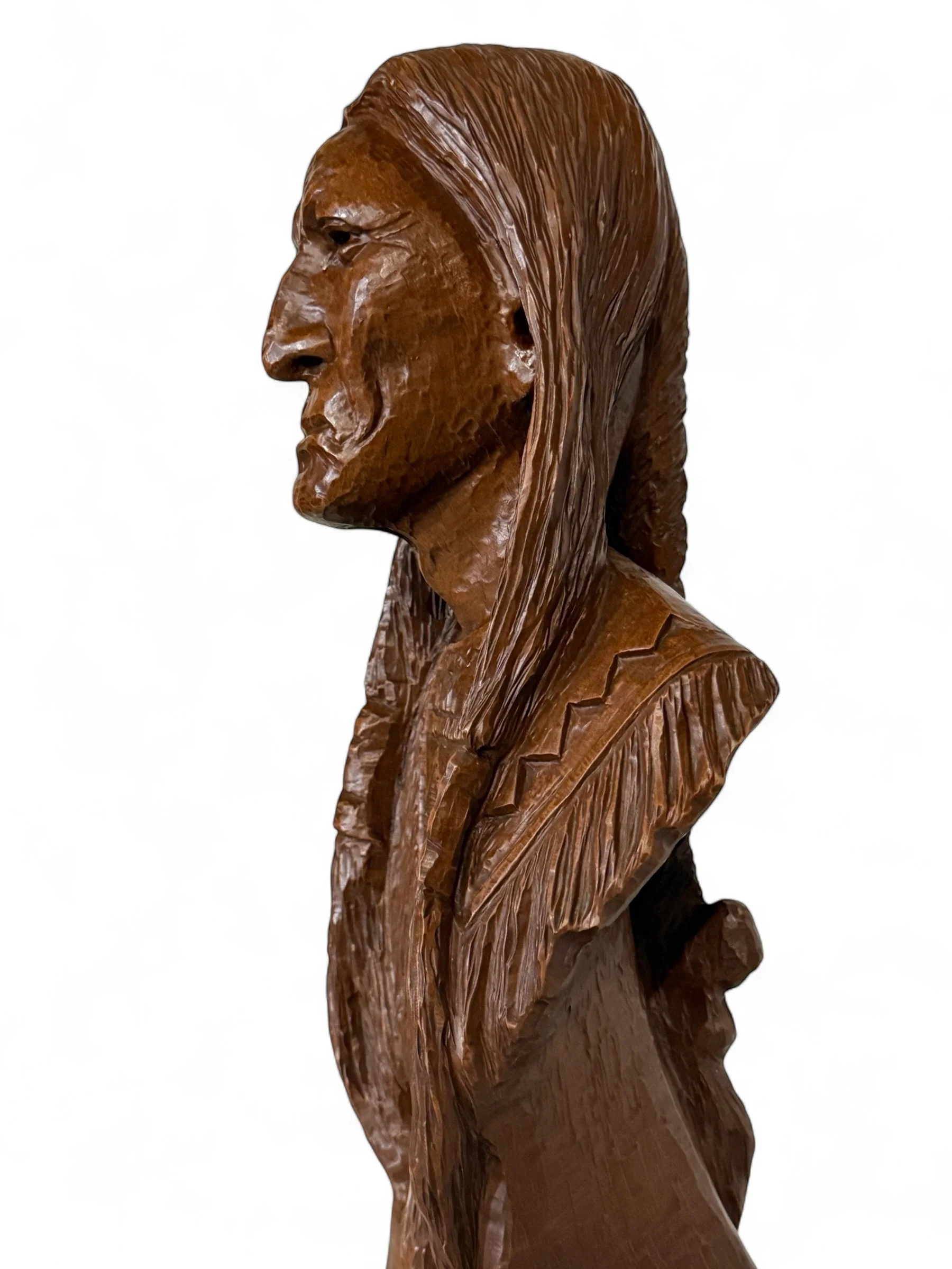 Vintage 1980s Red Mill Mfg Native American Indian chief statue made of crushed pecan shells and resin in reddish brown, detailed tabletop decor.