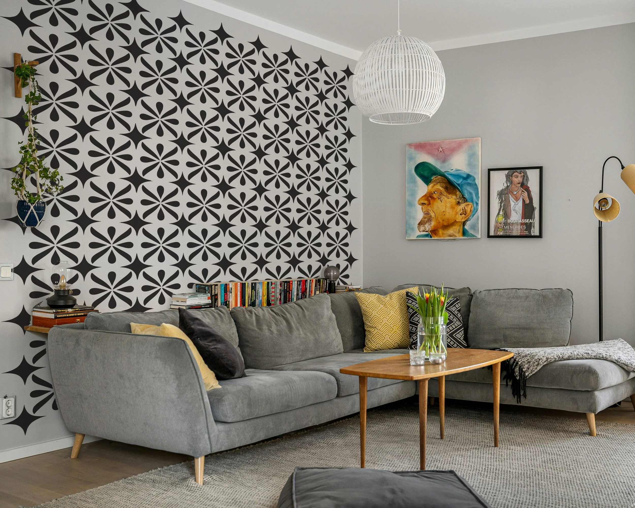 Atomic star motif wall decal in mid century modern style, removable vinyl for retro or space age decor, perfect for MCM themed interiors.