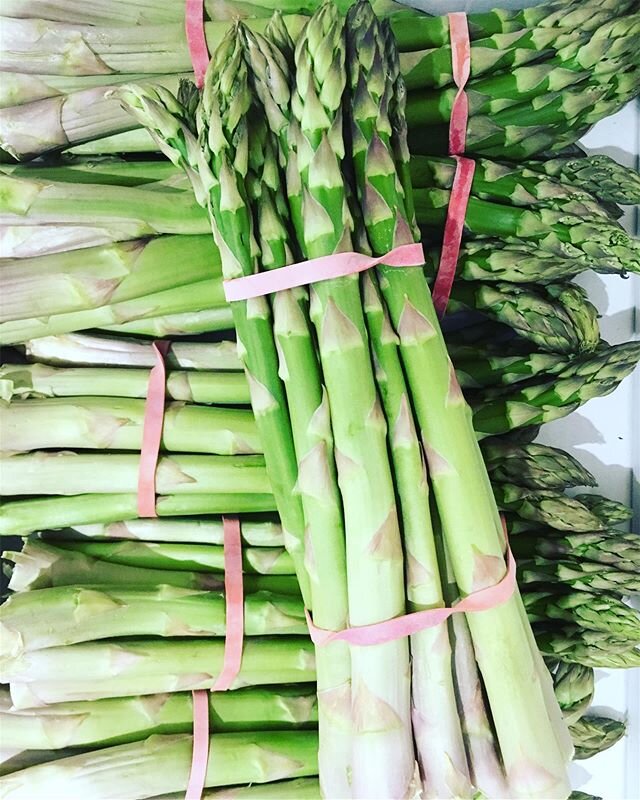 ASPARAGUS is nearly finished! 🌿 This is the final cut of the season! Last few bunches left! #localproduce #localbusiness #supportbritishfarming #shoplocal #shopsmall