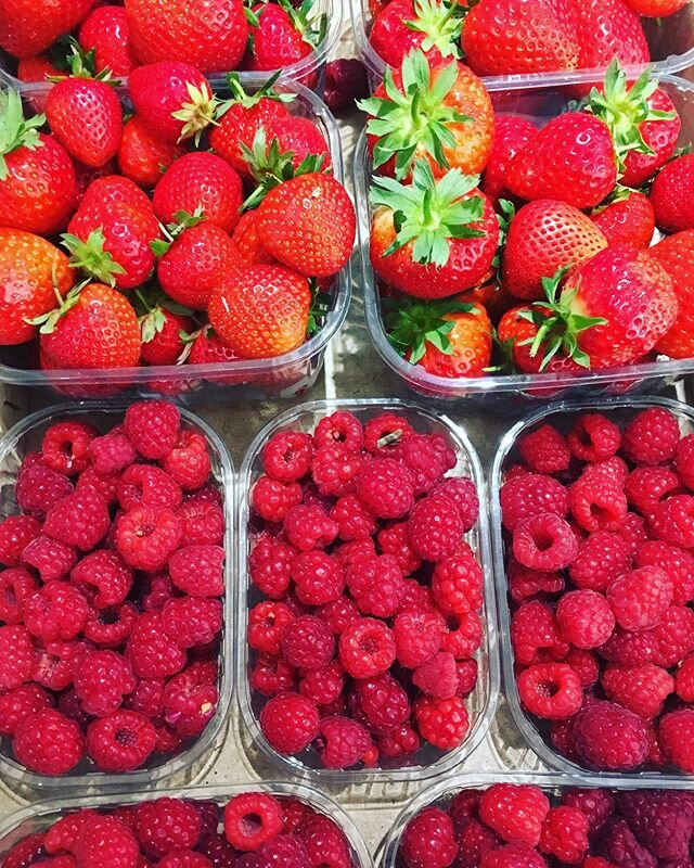 IN STORE TODAY // Delicious strawberries 🍓 and RASPBERRIES from @sharringtonstrawberries #shopsmall #shoplocal #localbusiness #localproduce