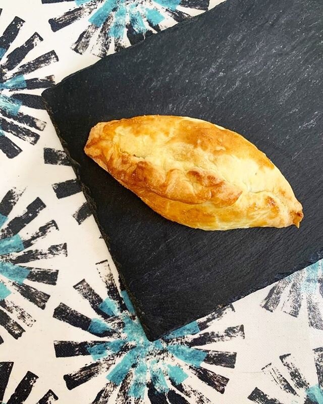 FRESH out the oven! NEW Chilli Con Carne Pasty homemade with local Highland beef 🥩🌿#cornishpasty #chilliconcarne #homemade #newbake #localbeef #shopsmall #supportsmall