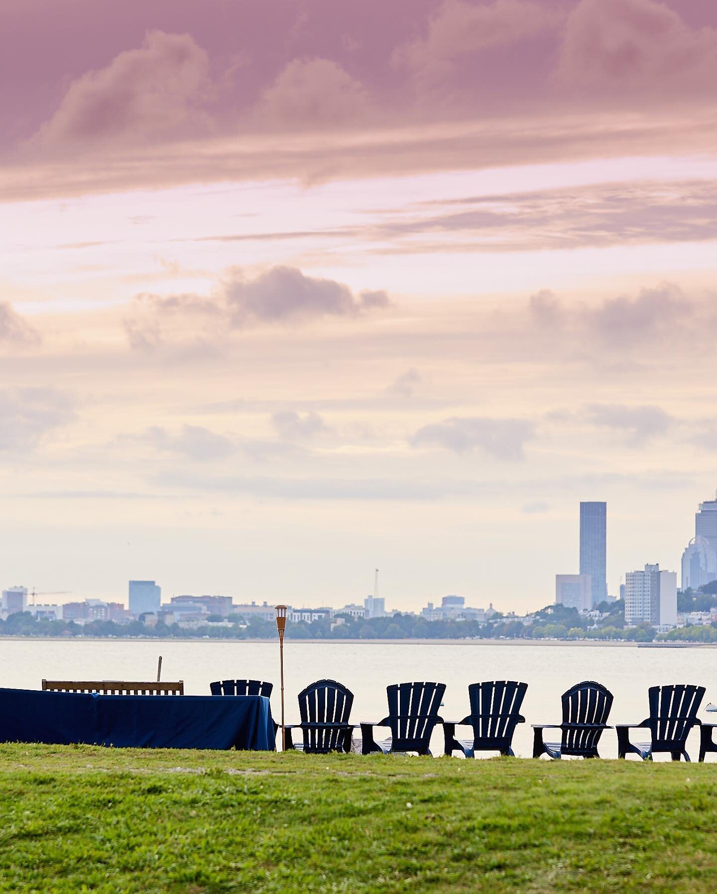 Our most-recent event took us to the vibrant city of Boston! One of the highlights from the event was a private island offsite where Bostonian flavor was the main ingredient. The evening excursion included a sunset boat ride on Boston Harbor, clam an