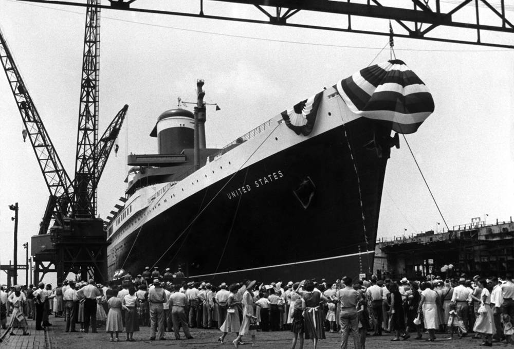 Jazz legend Duke Ellington frequently played in the stateroom. Here is an old picture of the SS United States from the mid 1950s.