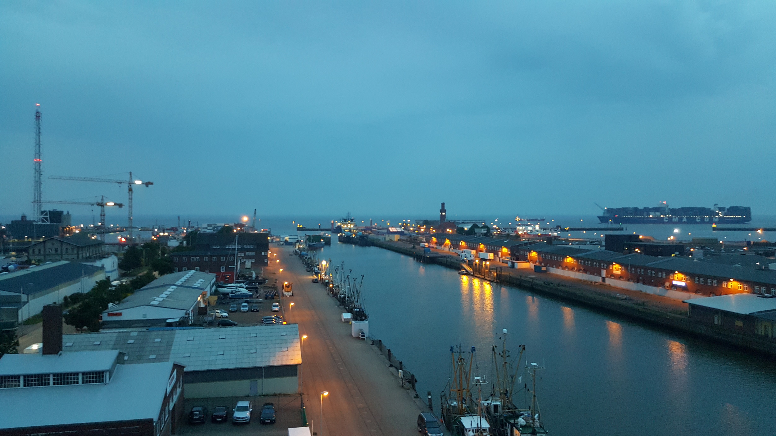 The terrace of the Havenhotel offers breathtaking views of the Elbe and North Sea.