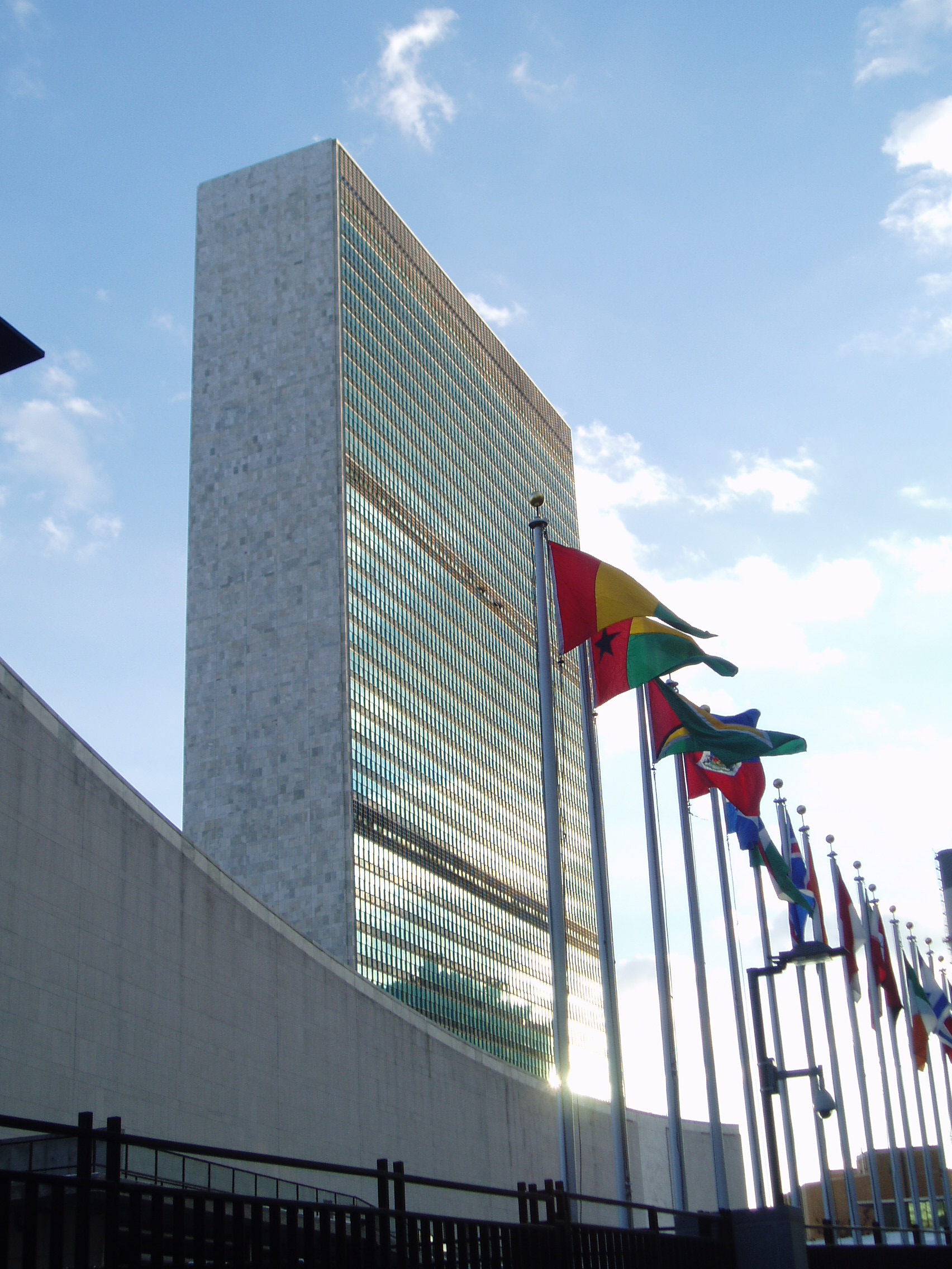 Old School: The United Nations Building, New York, New York, USA (1952). Photo courtesy of Steve Cadman.