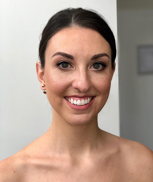 Classy and clean bridesmaid makeup. Who wouldn’t want to relax and spend the morning with their favorite people while having their hair and makeup done by our pros? Well, we hear all the time that there is hesitation from members of the bridal party because they are afraid to be overly made up. Aside from perfecting the brides look, our other job is to make sure the bridal party’s looks are cohesive so they compliment the bride in photos. We think this look checks off those boxes 🙌🏼
⠀⠀
Makeup by Lyndsay #lyndsaysimonbeauty .
.
.
.
.
.
.
#weddingmakeup #weddinghair #boston #thebostonbride #bostonmakeupartist #isaidyes #shesaidyes #wereengaged #engaged #bostonhairstylist #bostonweddings #bostonmua #weddinginspo #bridesmaidmakeup #bridesmaidhair #theknot #naturalmakeup #destinationwedding #bostonbride #updo #weddingchicks #bridalupdo #ipreview via @preview.app