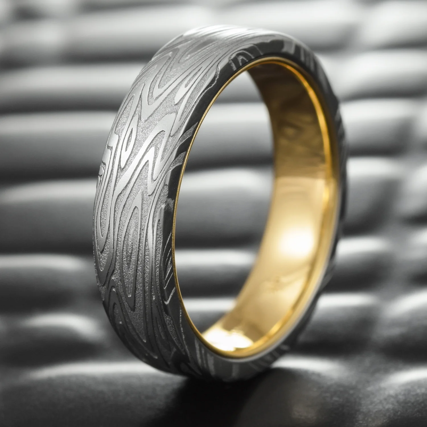 Damascus_Liner_White_Gold-1.jpg