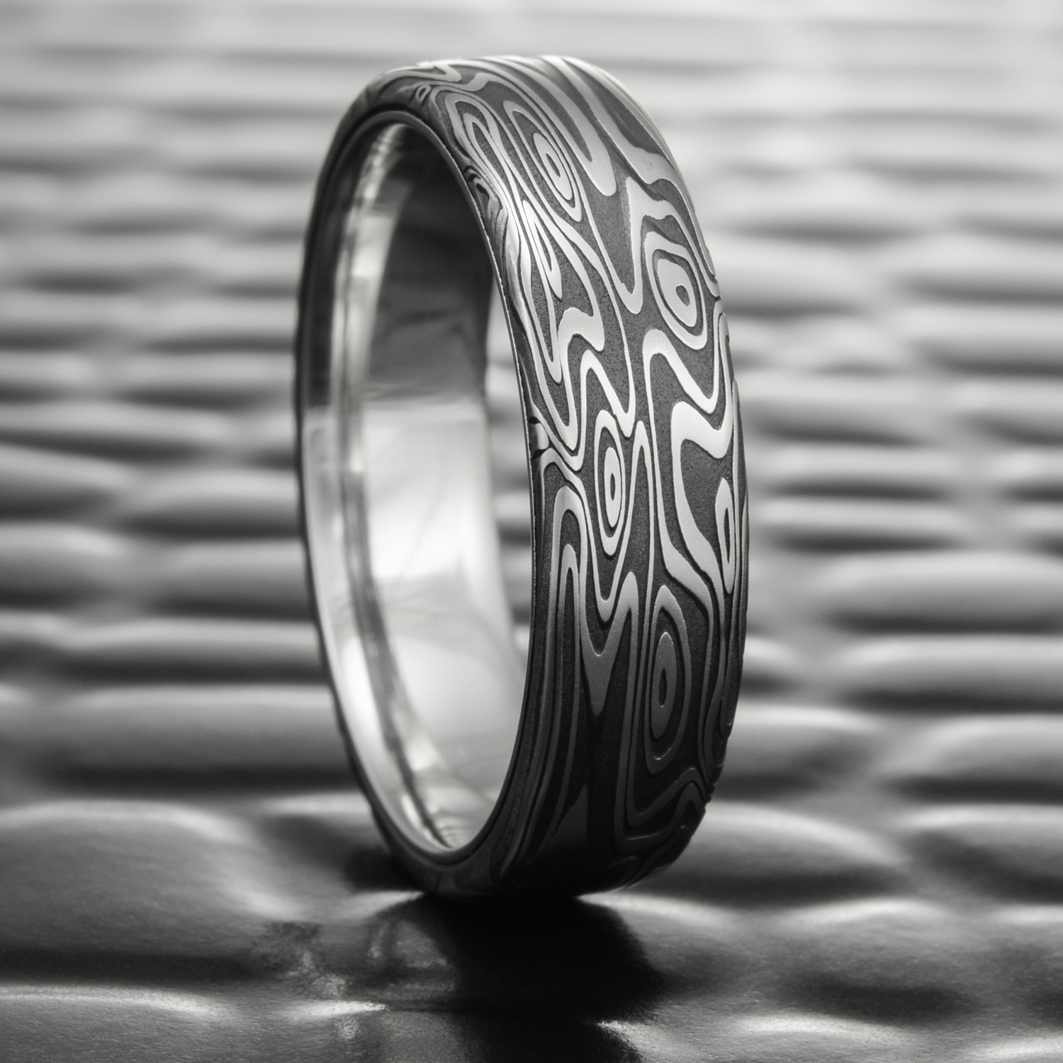 Damascus Steel Band with Fire Oxide Finish Platinum Liner Flat