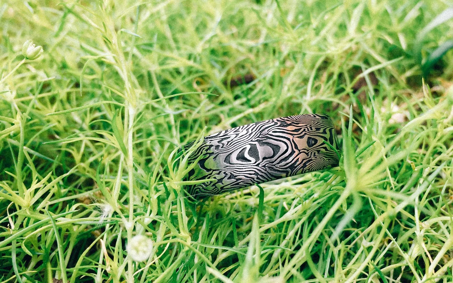 Symmetrical patterned Damascus Steel Ring with Fire Oxide – BOOKMATCHED