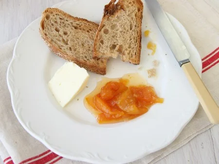 Jam+on+plate.jpg