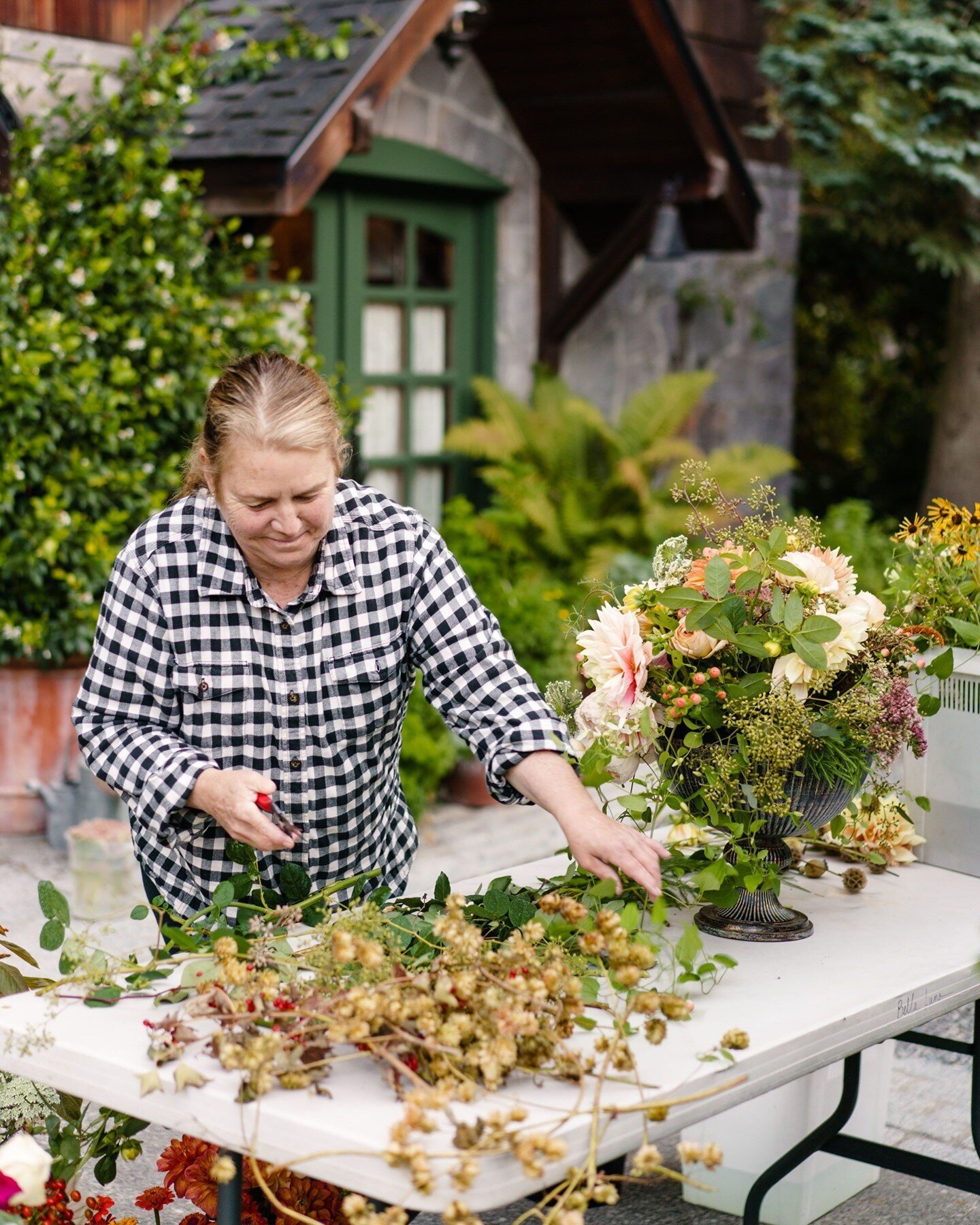 The lady behind all of that beauty you just saw the last few days, Pam of @bellalunafarms! Love you, my dear friend.⁣
.⁣
.⁣
.⁣
.⁣
.⁣
#tablescapes #weddingstyle #autumnweddings #fallweddings #weddingdecor #weddingtables ⁣#weddingdecoration #weddingide