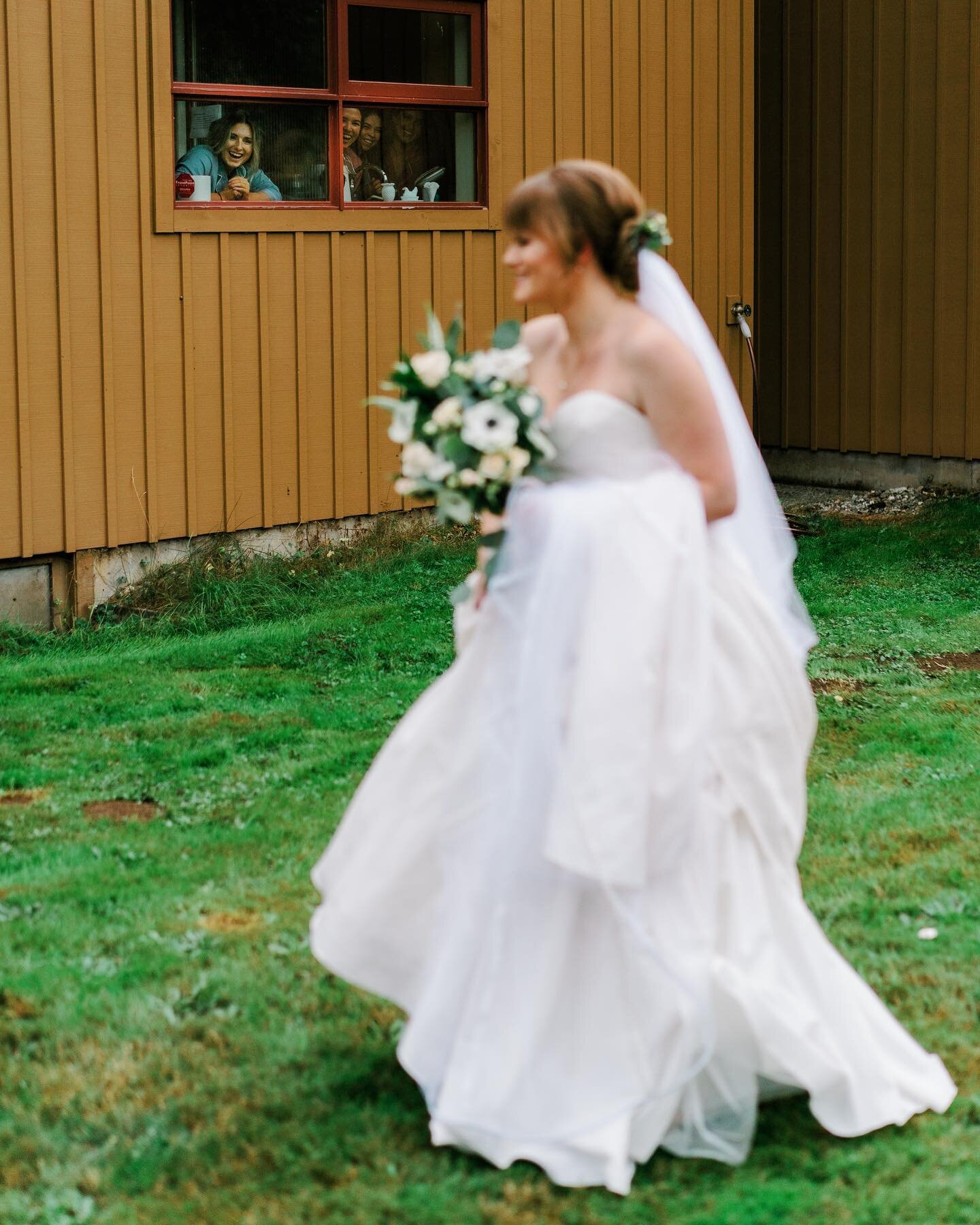 Been working on my vertical moments of late. Love this one from Claire and Evi&rsquo;s wedding, as the bride walks to meet her groom for their reveal.
.
.
.
.
.
#elevatedelopements #eloping #elopements #seattleelopements #elopementphotography #smallw