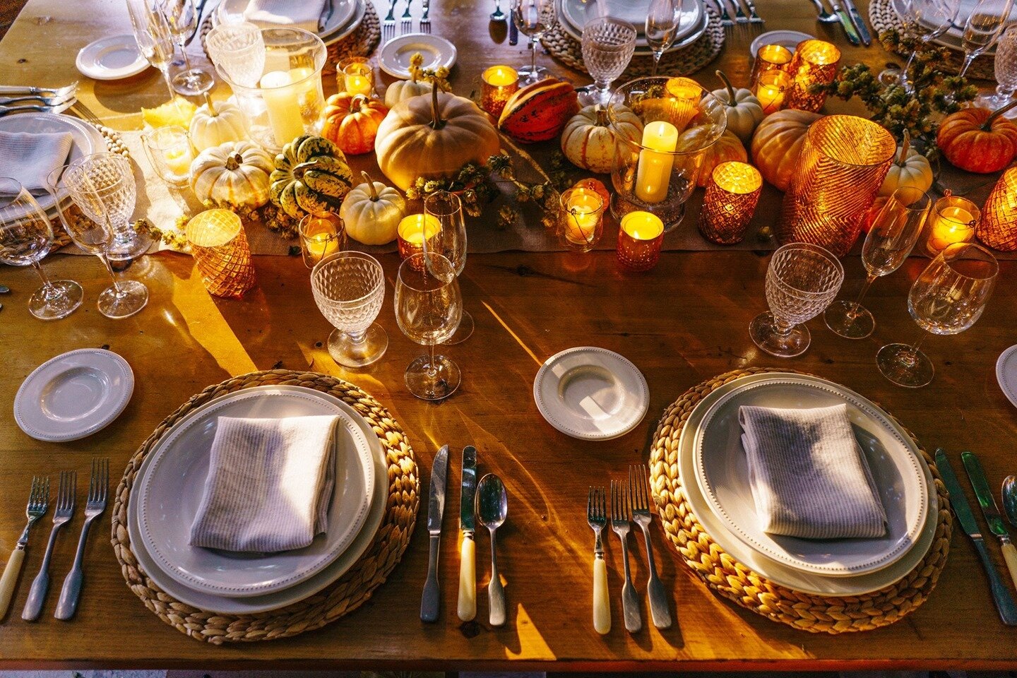 Just more inspiration to get y'all excited about fall :) Styled by and at @bellalunafarms⁣
.⁣
.⁣
.⁣
.⁣
.⁣
#tablescapes #weddingstyle #autumnweddings #fallweddings #weddingdecor #weddingtables ⁣#weddingdecoration #weddingideas #fallwedding #autumnwedd