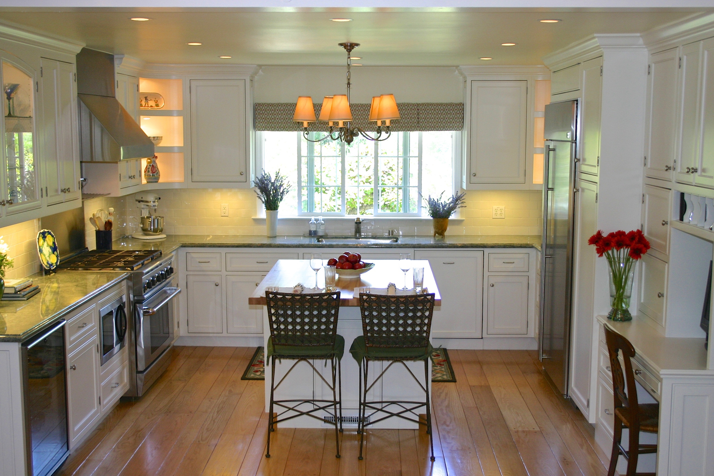 White kitchen island bar chairs