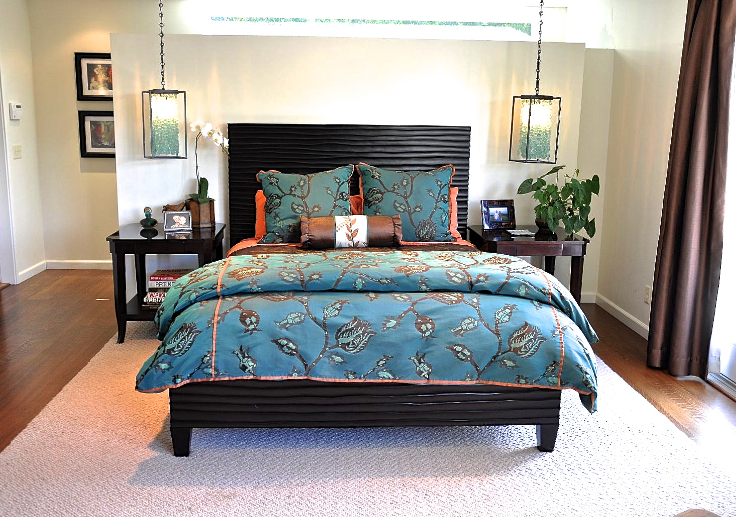 Blue master bed floral comforter