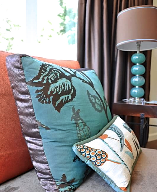 Master throw pillows and accent table