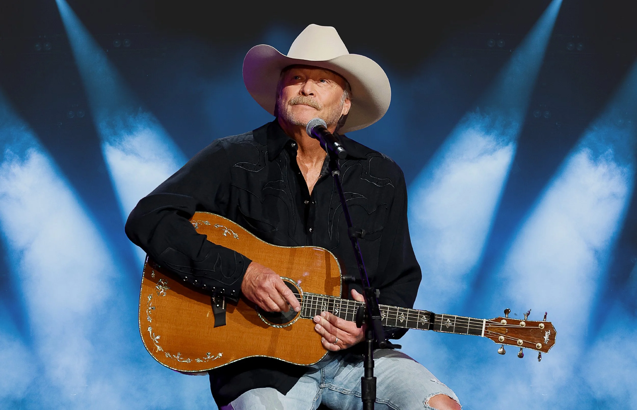 2026_TDP_2800x1800_Work_EdwardJones_AlanJackson_Photo2.jpg