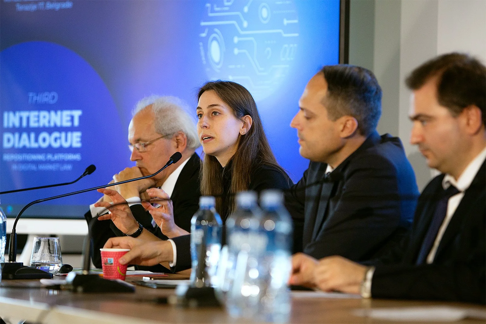 Internet Dialogue-115 net.jpg