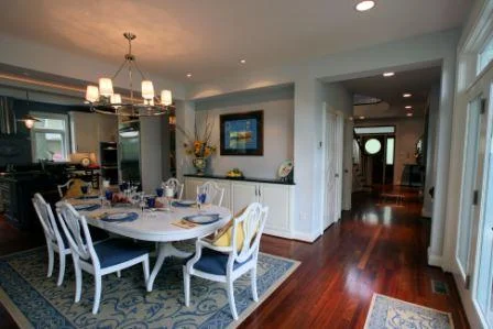 Dining toward entry