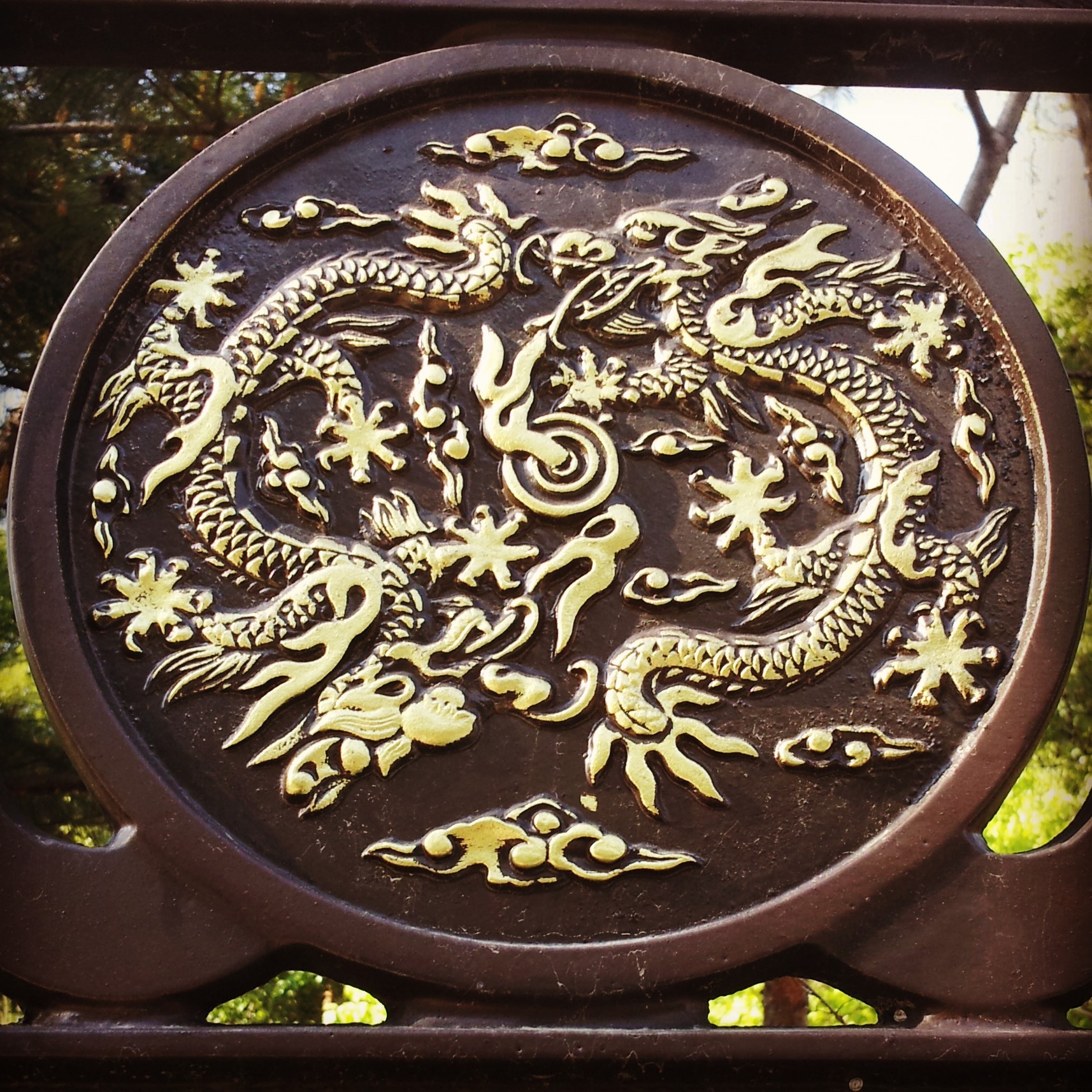 A dragon near the tomb