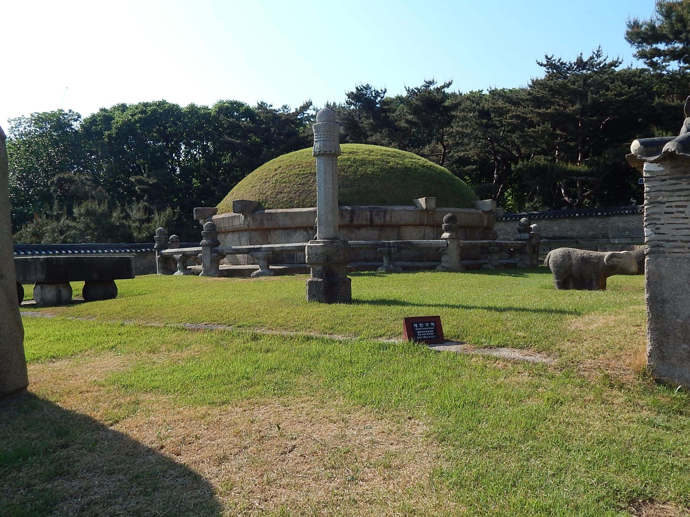 The tombs at Seoulleung