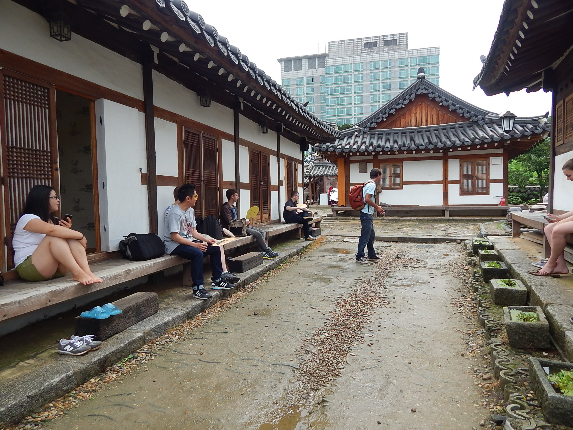 Hanok houses with the Jochi crew