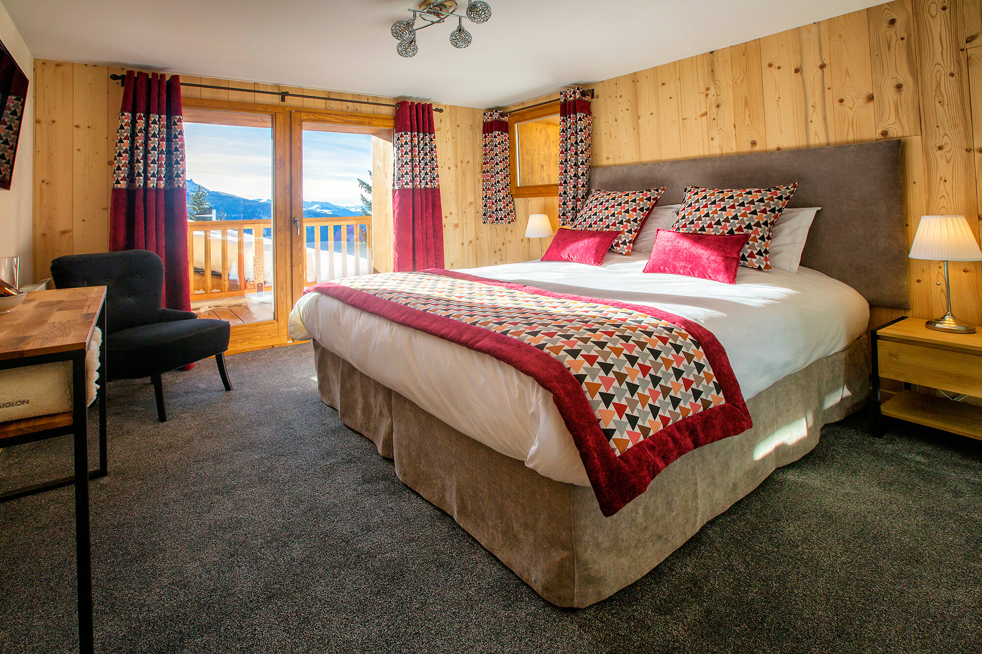 Twin / Double Room with Shared Bathroom