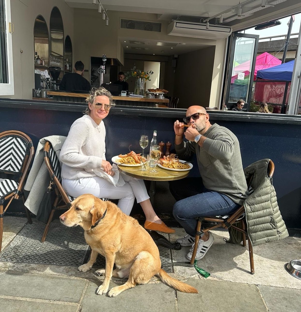 The nicest Italian food around Notting Hill? Well, if ask us, Lisa or Prima Notting Hill are our to go places to enjoy a beautiful and authentic Italian lunch, soaking the (rate) London sun 😀 

Hanna, Daniele and Sherlock say buona domenica! ❤️🙌🏻