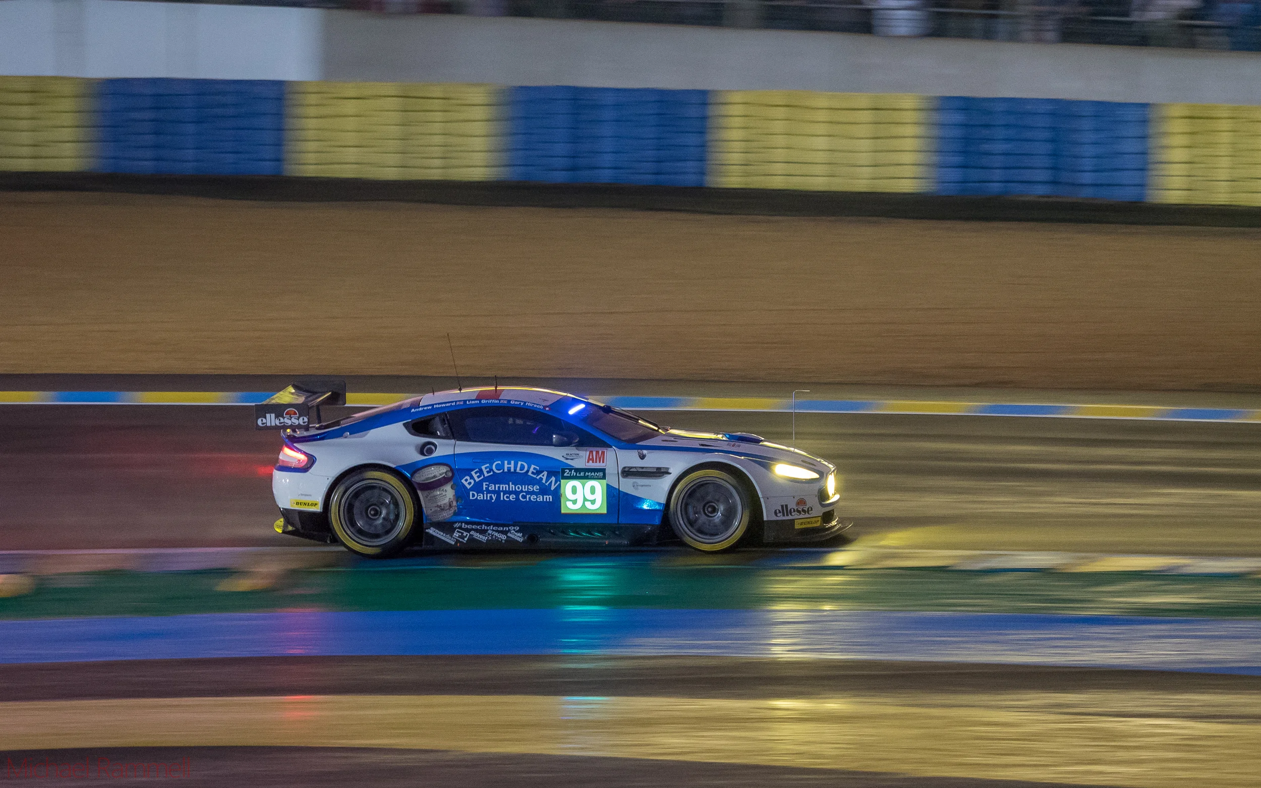 Camera &amp; Lens:&nbsp;Olympus OM-D E-M1 &amp; M.ZUIKO 40-150mm f/2.8 PROSettings:&nbsp;&nbsp;ISO:&nbsp;2000&nbsp;|&nbsp;Shutter: 1/80th | Aperture: f/2.8