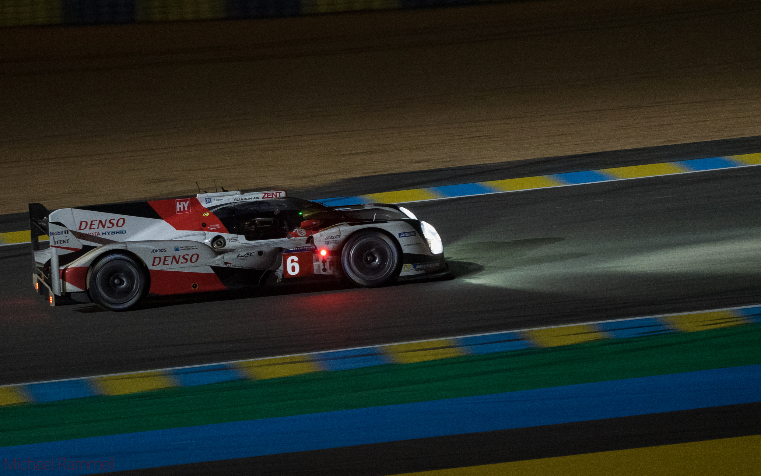 Camera &amp; Lens:&nbsp;Olympus OM-D E-M1 &amp; M.ZUIKO 40-150mm f/2.8 PROSettings:&nbsp;ISO:&nbsp;2000&nbsp;|&nbsp;Shutter: 1/100th | Aperture: f/2.8