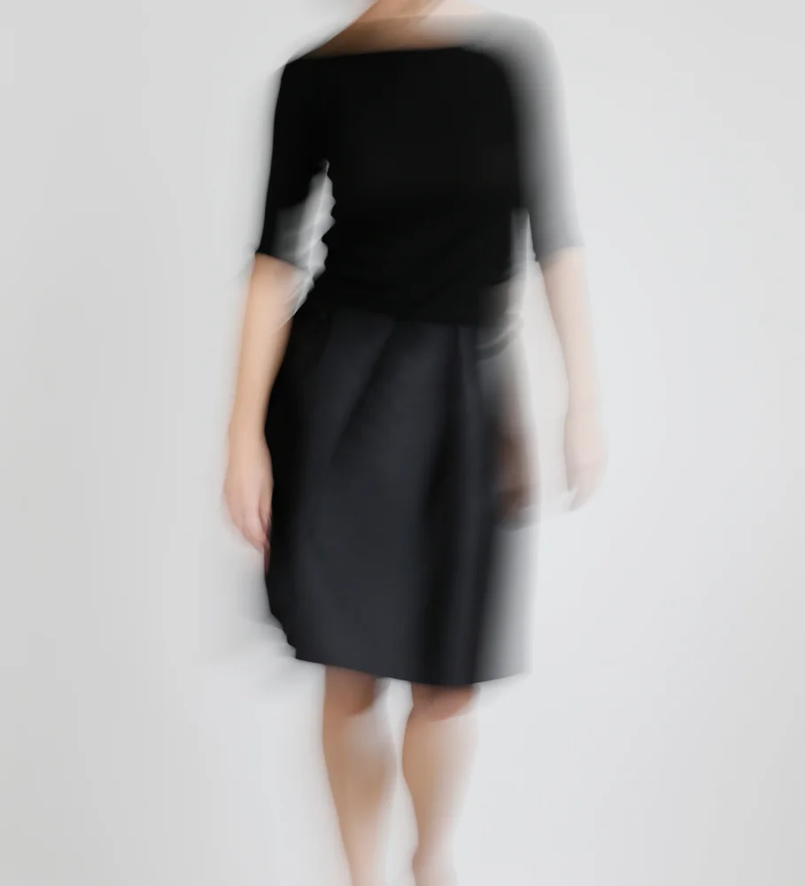 01___01Y7540_1__Black on Gray_Mov#10__1k_WEB.jpg
