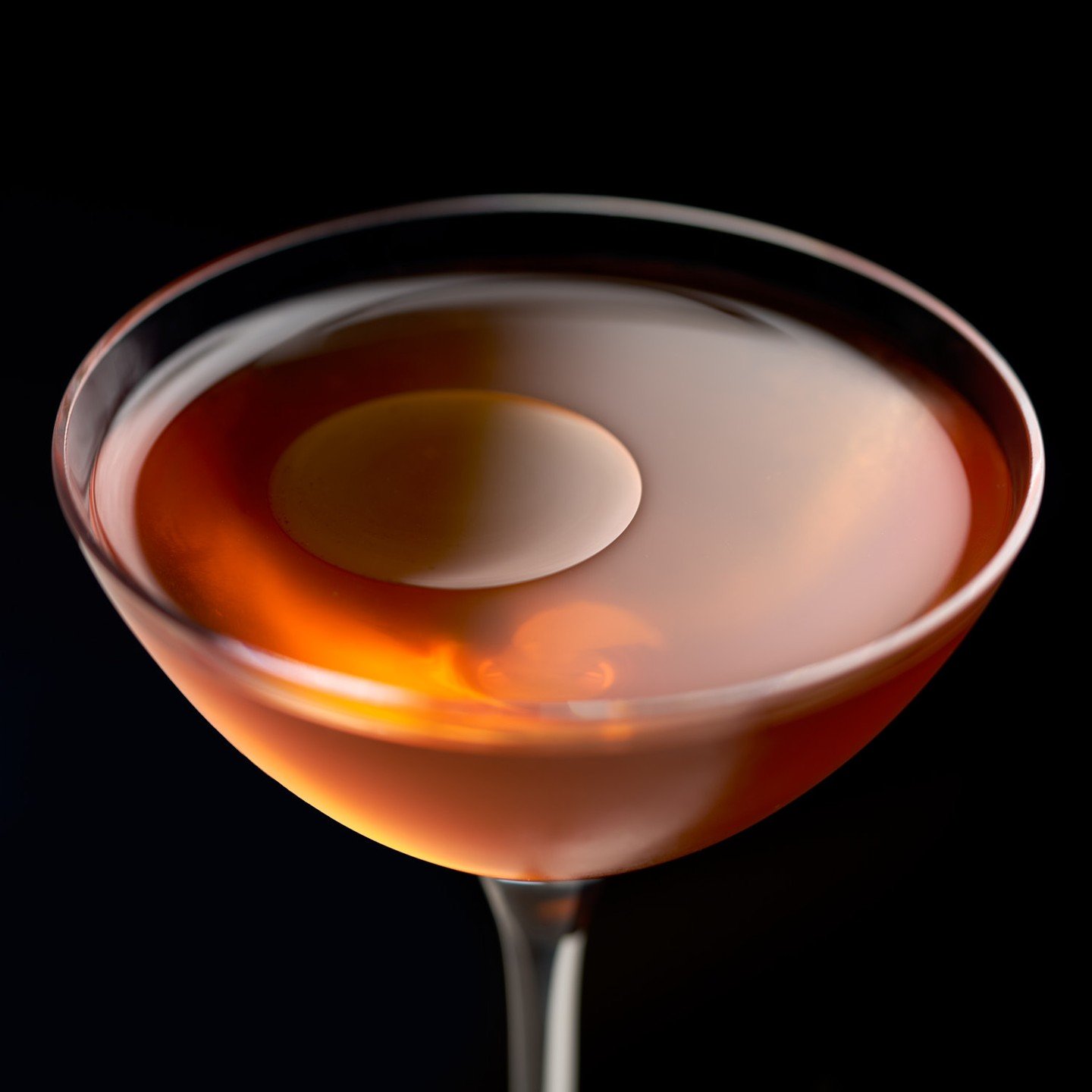 Perfect glow 🍸✨
 .

.

.

.

.

.

.

.

 #luxuryfood #atmosphere #hospitality #horeca #dish #cheers #luxurylifestyle #newyorkfood #newyorkfoodie #beautifulfood #foodstylingandphotography #gorgeousfood #foodphotography #culinarycreations #finedining