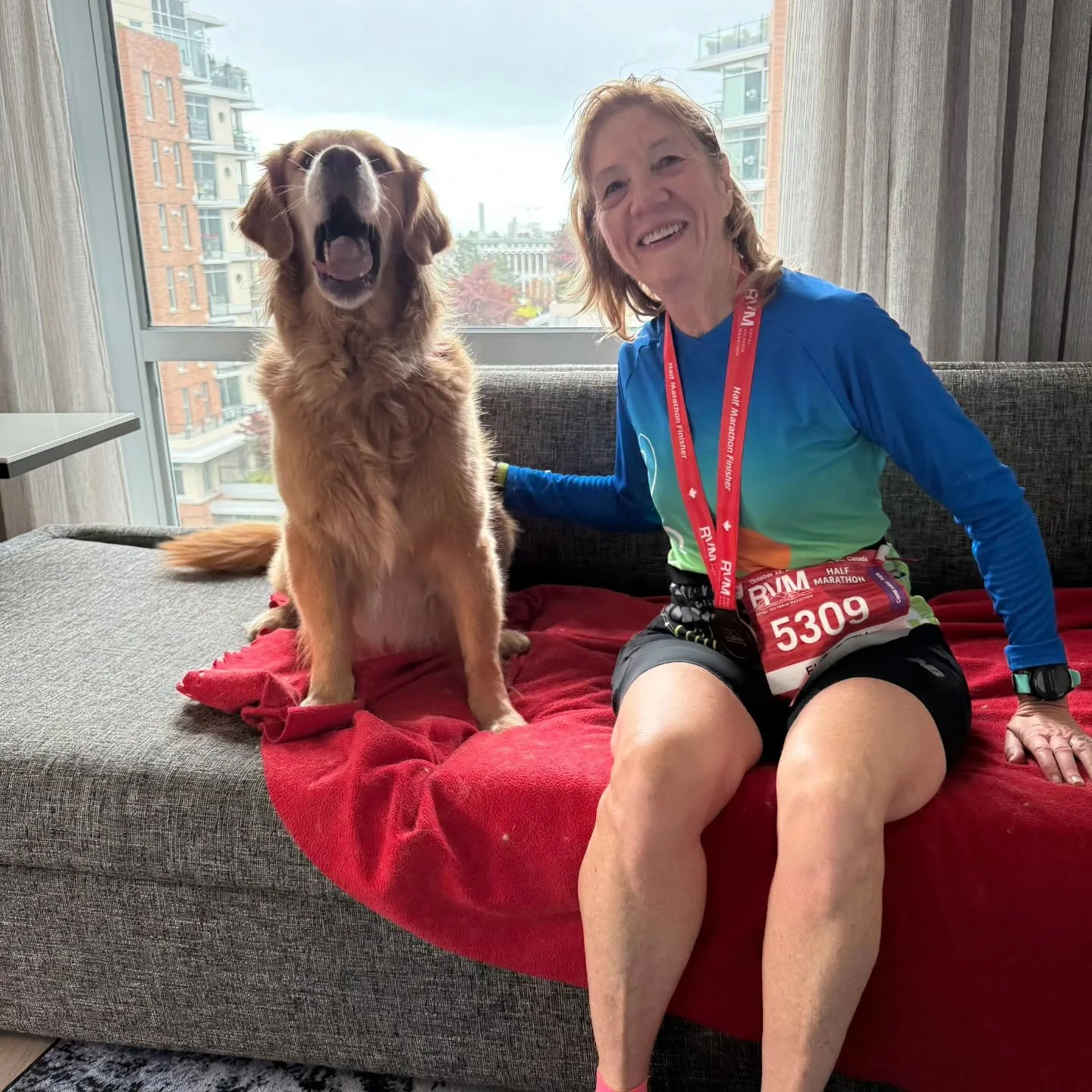 Another weekend of Bee 3 Athletes racing in different parts of the world. @jelizabethayers at the Vicoria Half Marathon and @zack.monica at the Budapest Marathon. Way to go team! 👏🔥
#goteambee3 #racingishard #running #halfmarathon #marathon #getou