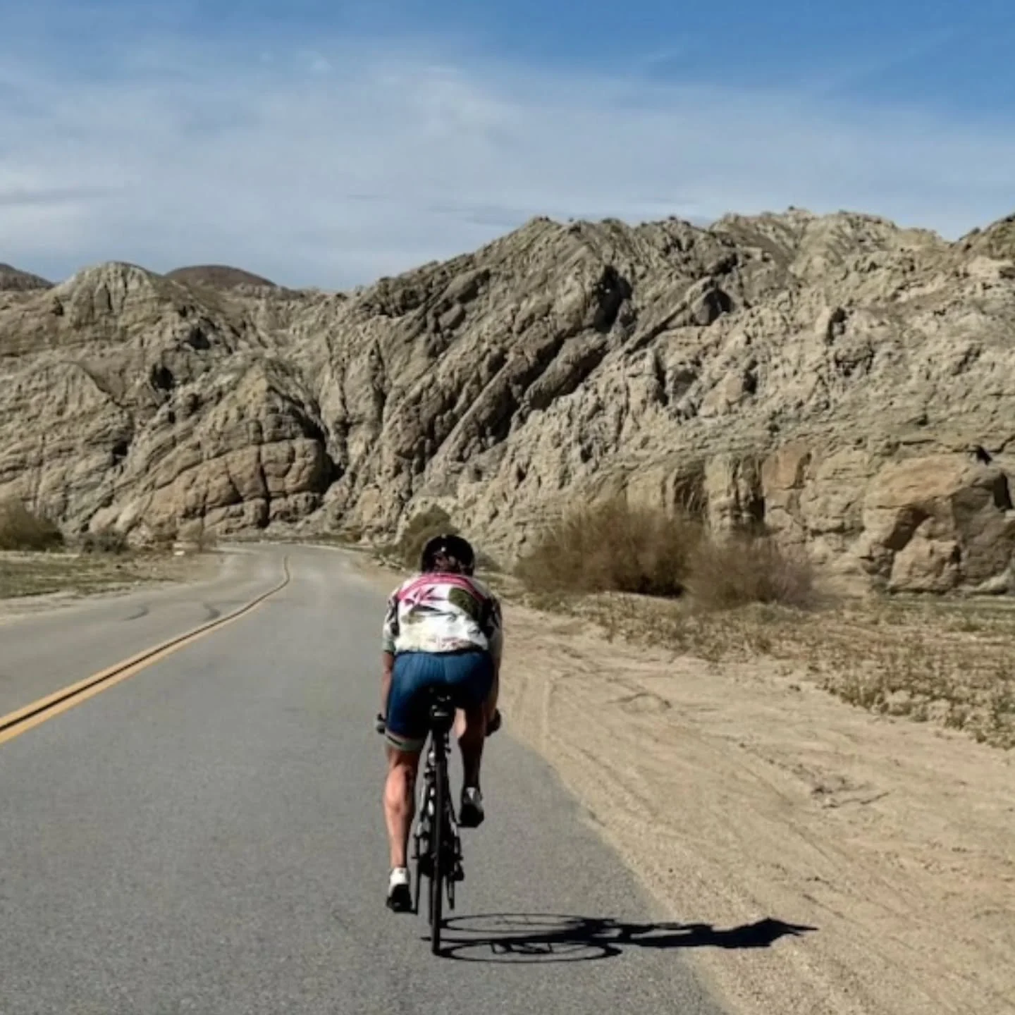 A perfect day to ride Box Canyon with @diannemichelek All the strength and indoor trainer work definitely paid off for a strong day. So many more days filled with sun to go. 

#sunshineishappiness #getonyourbike #travelwithfriends #cyclinglife #triat