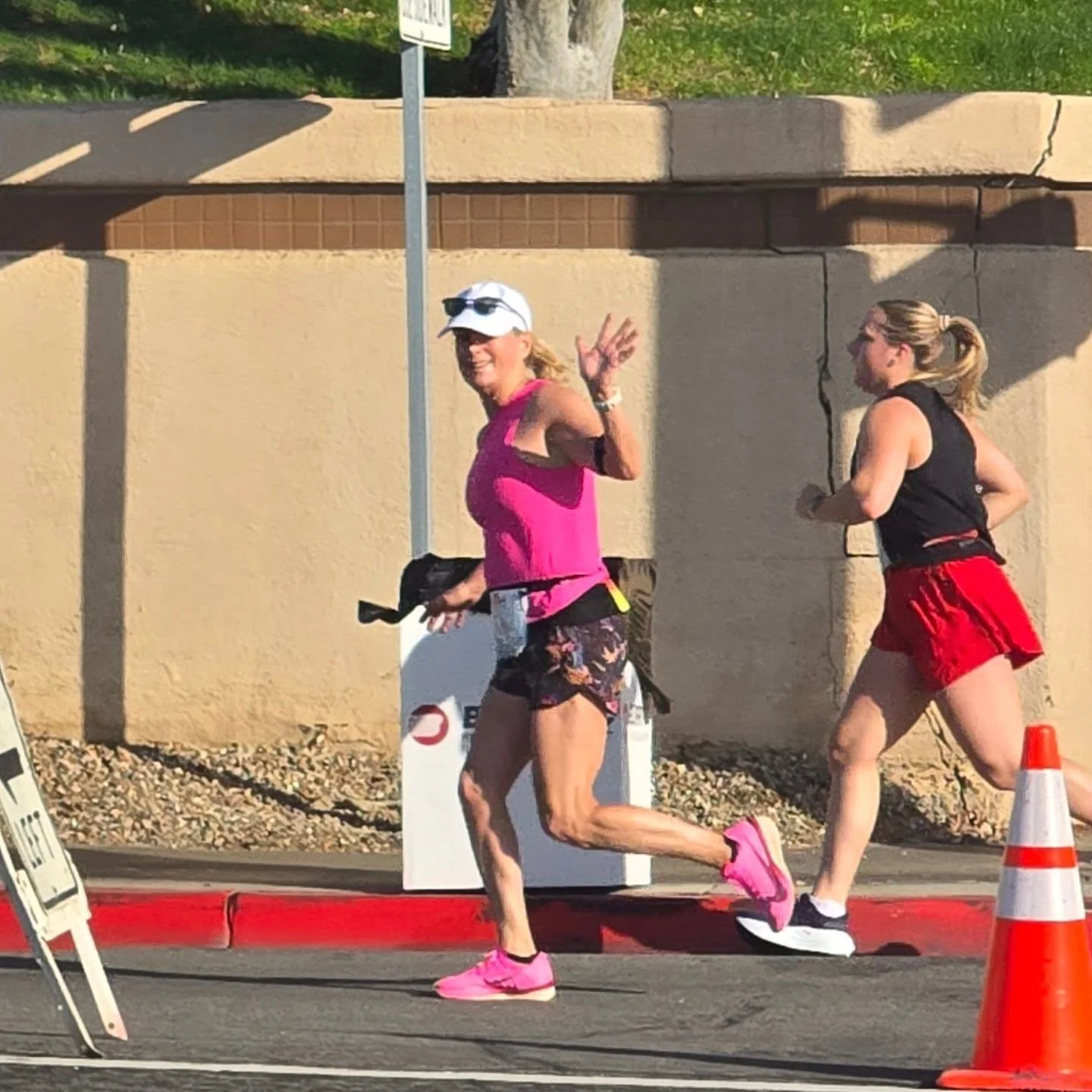 A huge congratulations to @diannemichelek for her 1st place AG finish todat at the Desert Half Marathon. So proud of you! 🔥💪

#goteambee3 #racingishard #running #makeithappen