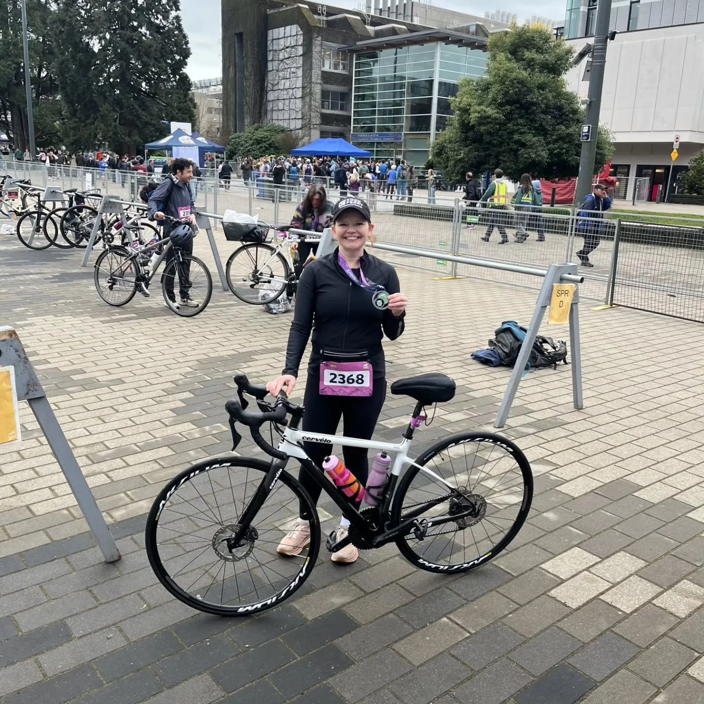 Congratulations @ann_wiki_01 for crushing UBC tri and getting a massive PB👏🔥 I'm so proud of you. 

#goteambee3 #racingishard #triathlon #makeithappen #getoutthere