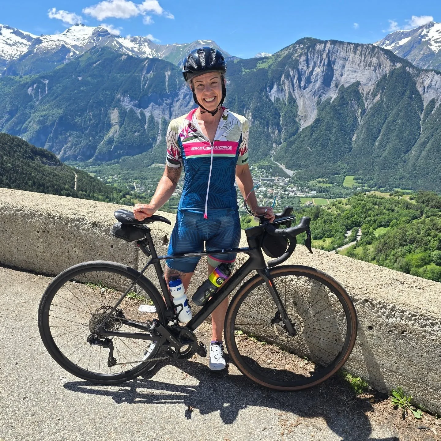 Nice to see you again  Alp d'Huez. This was the best time yet. We stumbled upon another event so the road was closed to traffic and there were a lot of enthusiastic cheer squads. Such a great day with the crew.

#cyclinglife #ridemountains #travelwit
