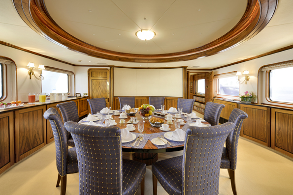 lower deck dining atlantic goose.jpg