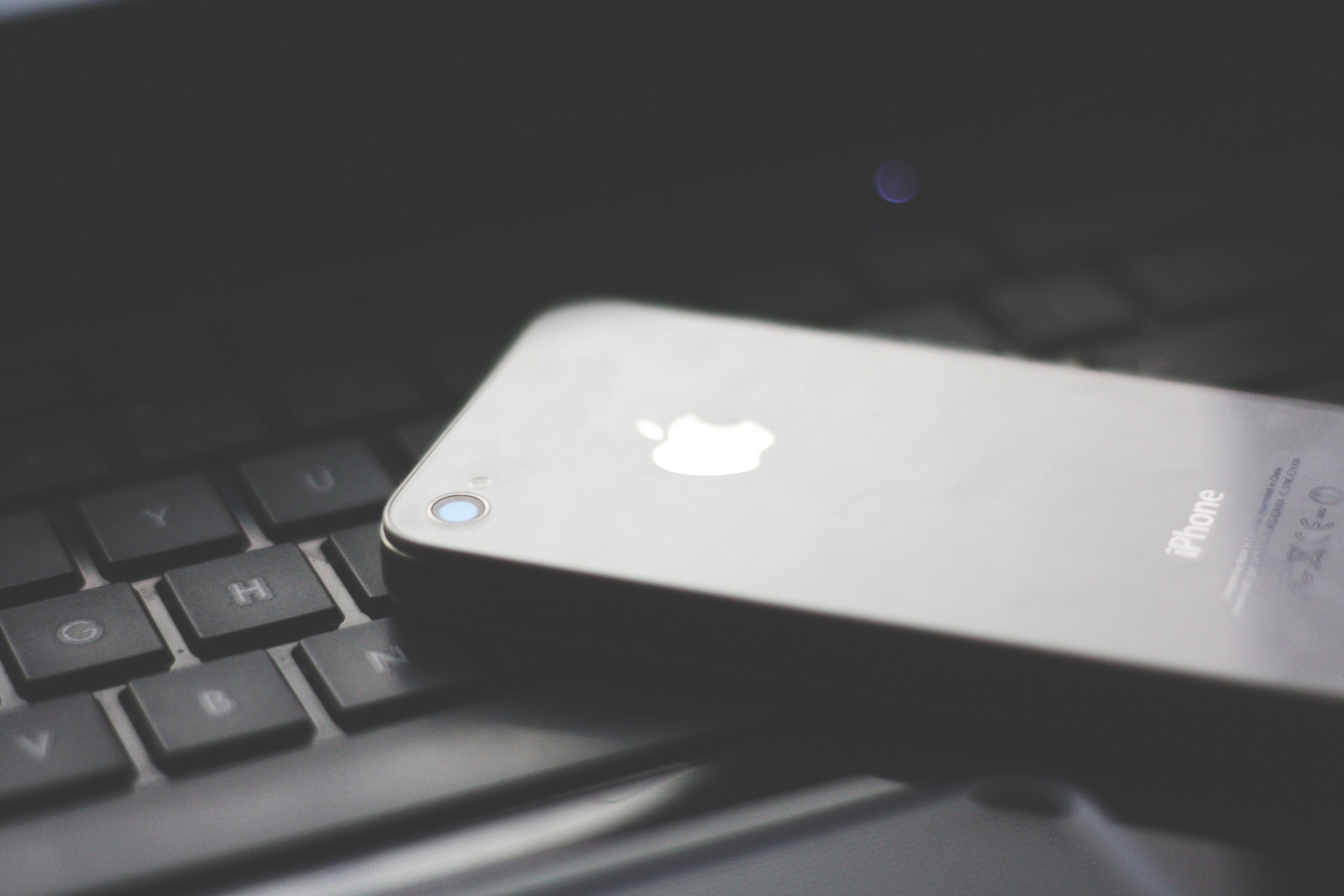 I identify at least one person responsible for recording notes and next steps. Photo found on Pixabay. Photo falls under CC0 license .
