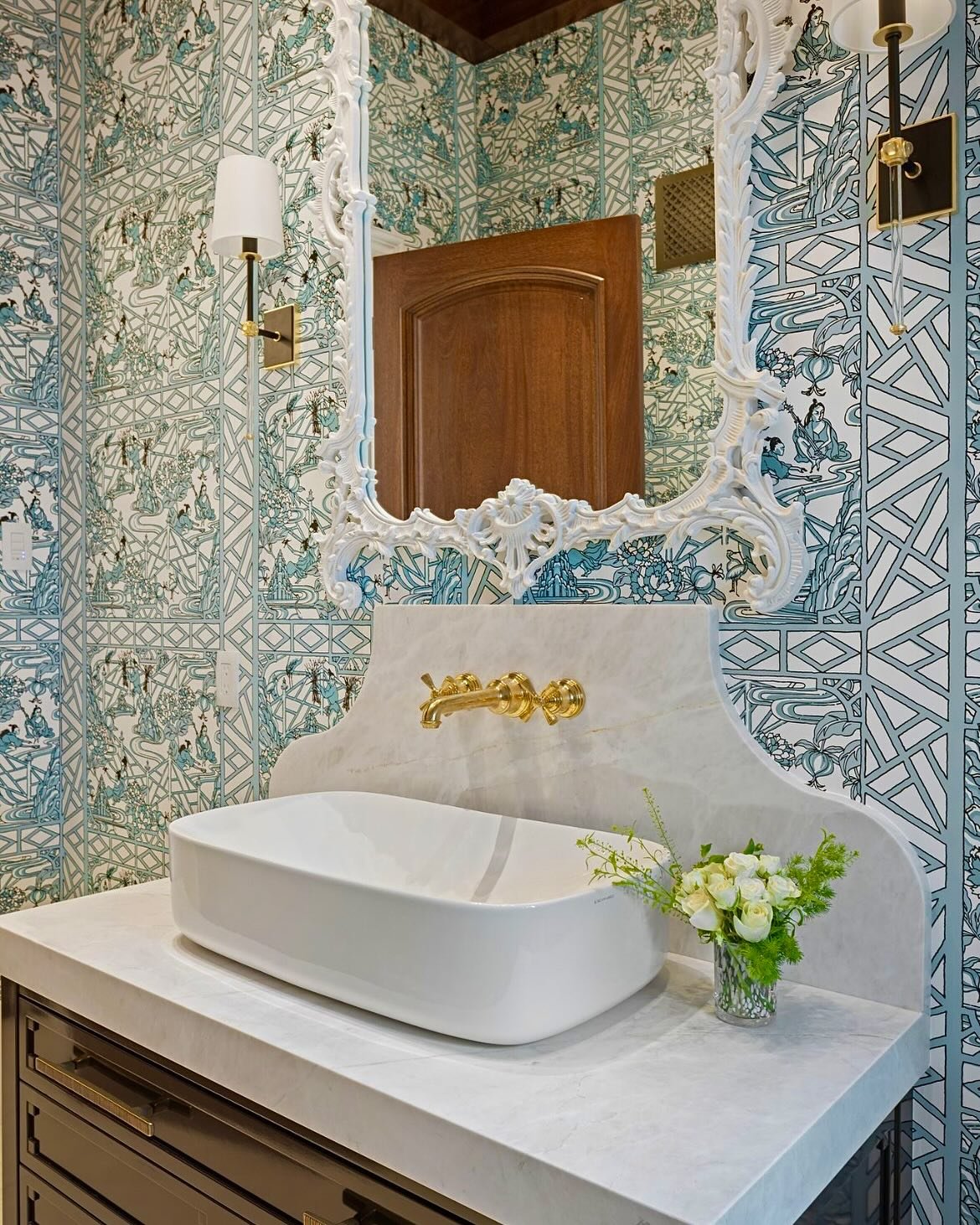 We love to do a statement wallpaper in the powder room&hellip;It&rsquo;s one of the most perfect places in the home to add a big pop of color!🩵
.
.
.
.
.
#interiordesign #customcabinetdesign #residentialinteriordesign #powderroomdesign #interiordesi