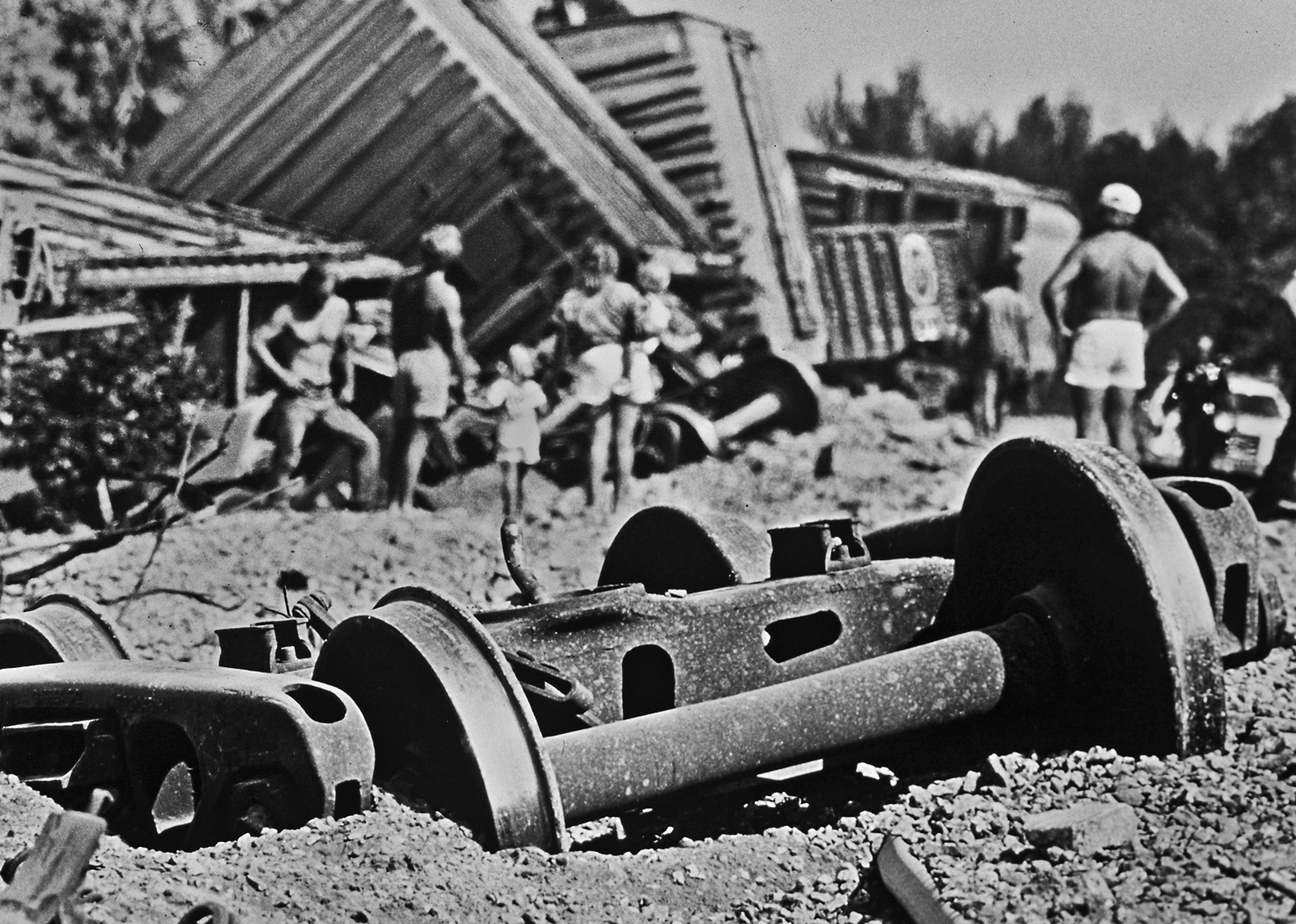 trainderail.jpg
