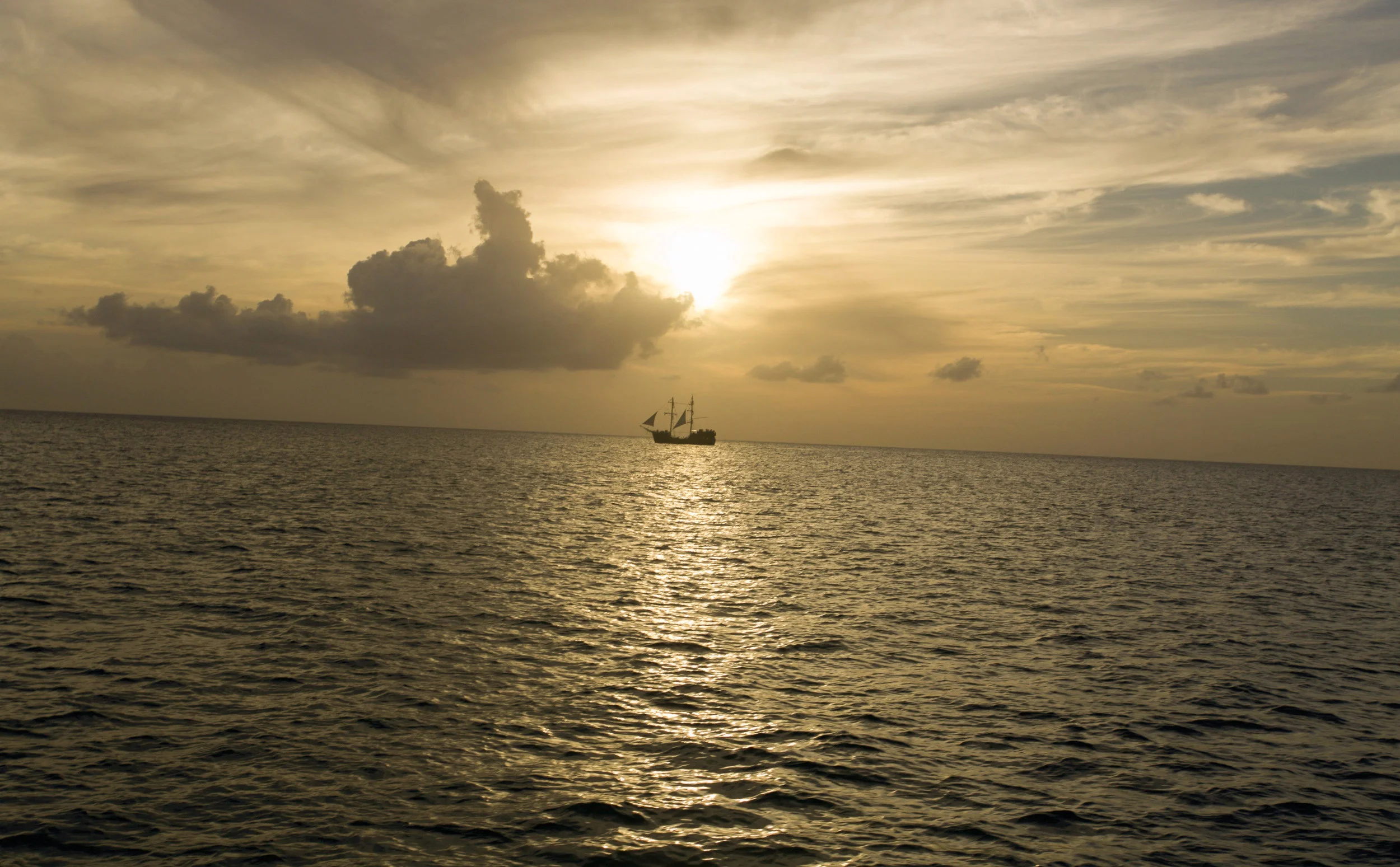 We watched the sun go down with the infamous Black Magic replica pirate ship sailing in the distance, they also provide cruises on the island, next time that's a must do! Photography Courtesy of The Aisle Photography