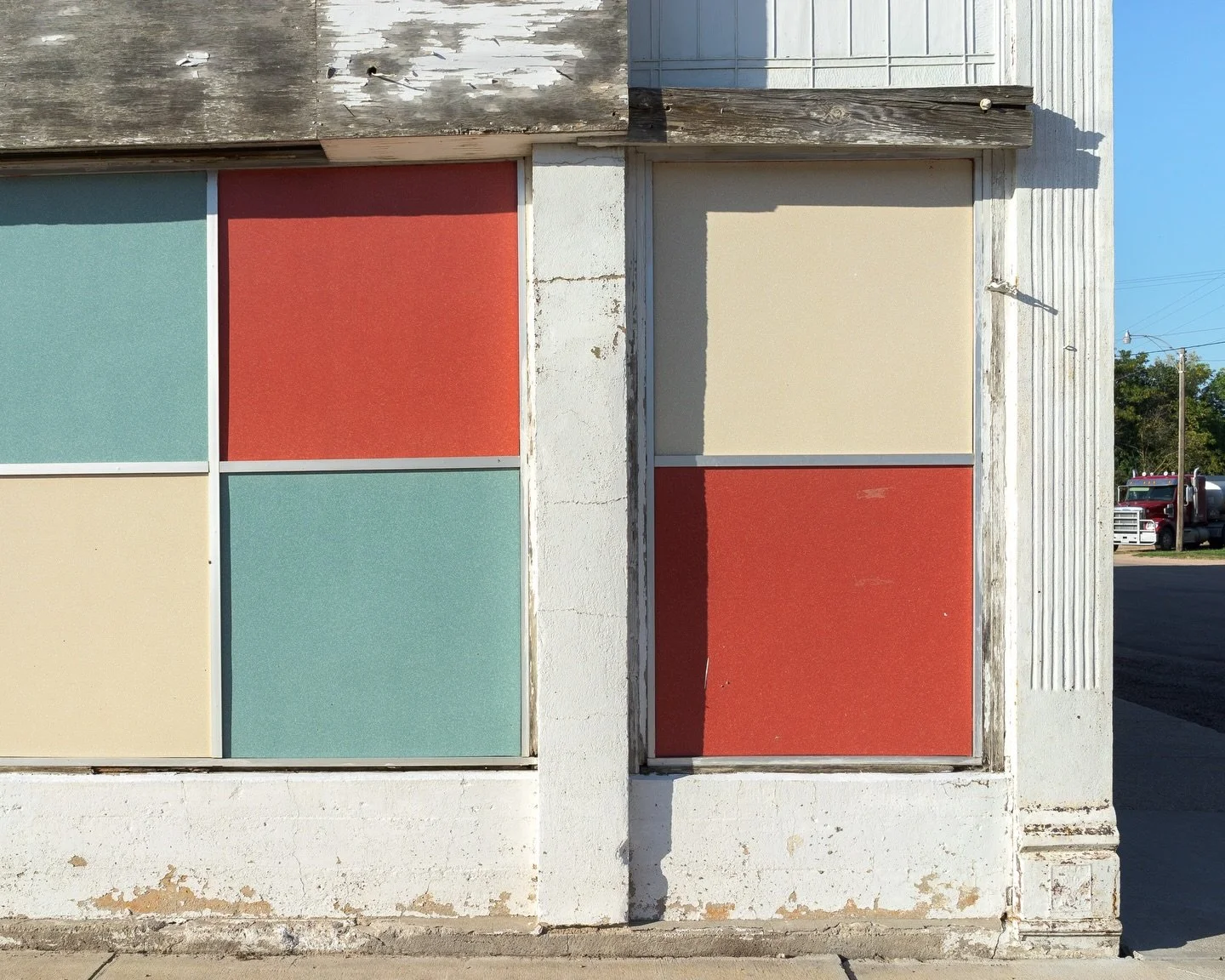 From West of Here. North Loup, Nebraska. 2015. Since painted white. Complete series website at link in bio. #photography #nebraska #greatplains #ontheroad #keepitsimple