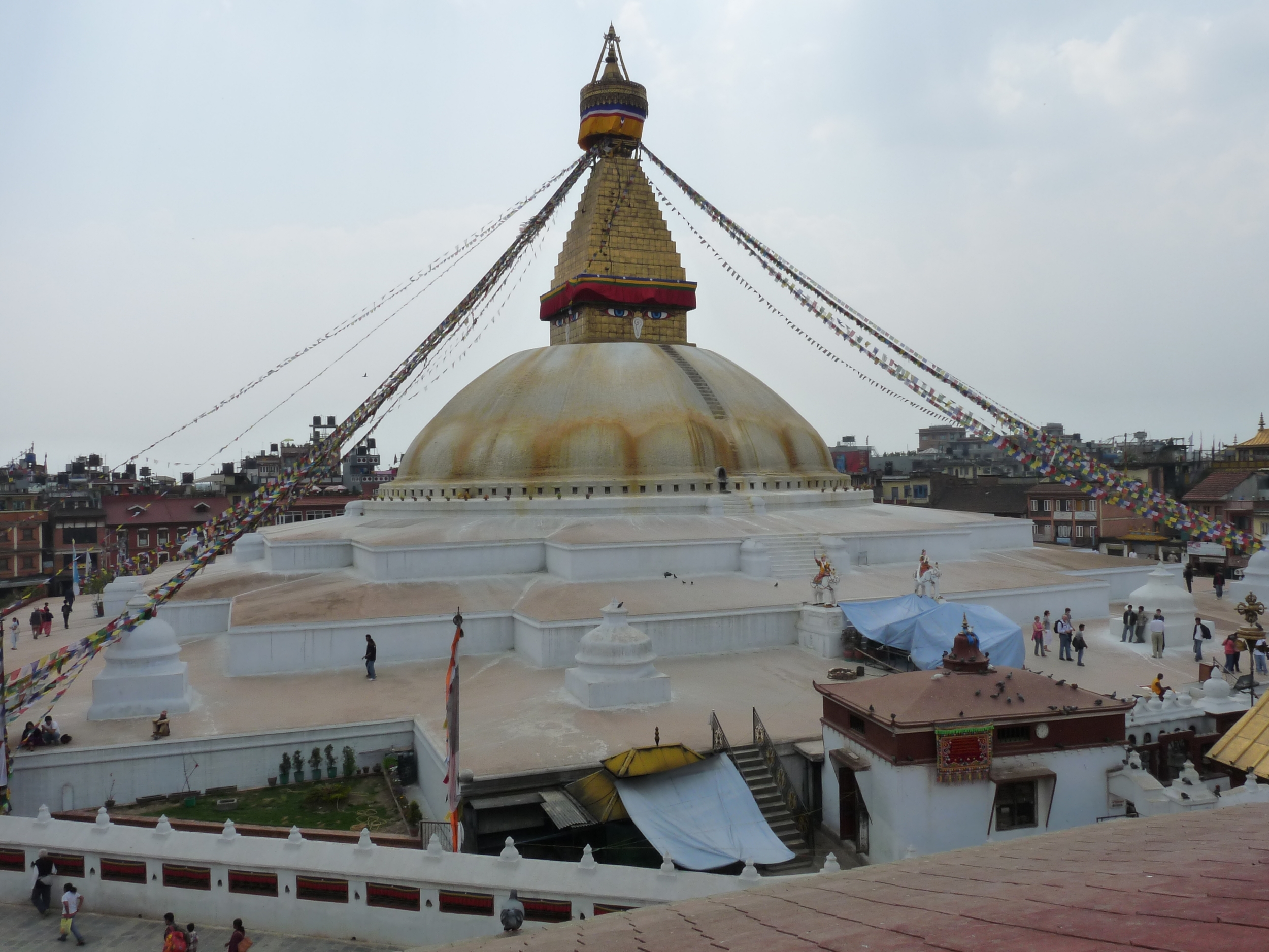  Le grand stupa de Bodnath,&nbsp;le plus fréquenté des sanctuaires du Népal 