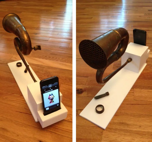 horn_iphone_dock.jpg