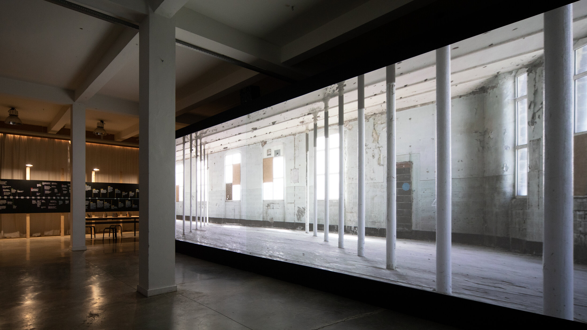 Suzanne Lacy - The Circle and the Square. Installation view STUK. Photo Kristof Vrancken_.jpg