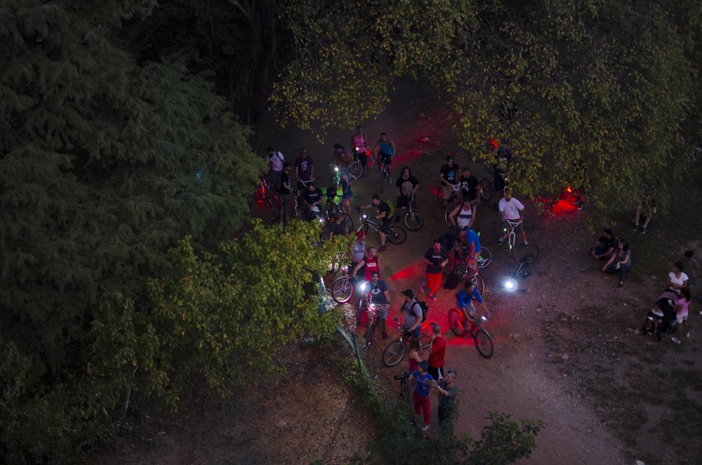  Cyclists wait for the bats to emerge on Congress Bridge. 